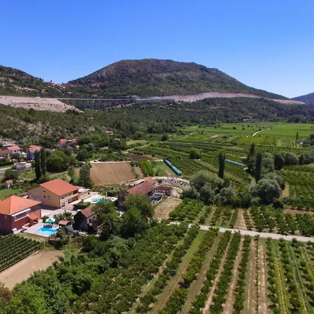 Baba Nevenka By Interhome شقة